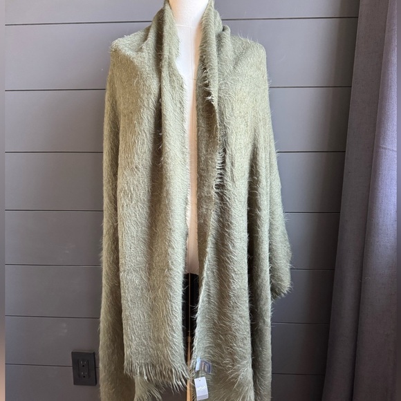 aerie Accessories - Aerie Cozy Olive Green Shawl/Large Scarf/Wrap